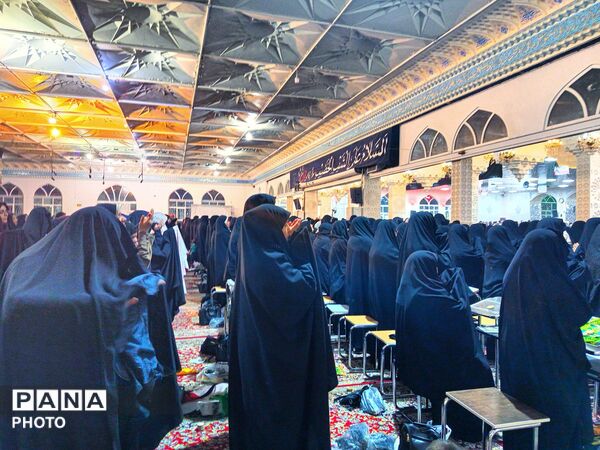 نماز جماعت همزمان با اربعین رهبر شهید انقلاب اسلامی