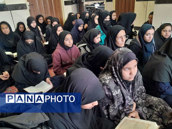  محفل انس با قرآن کریم در دبیرستان مادرمهربان