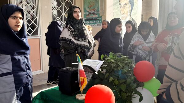 حضور حماسی دانش‌آموزان «شهدای فرهنگی ۲» در جشن سالگرد پیروزی انقلاب اسلامی  