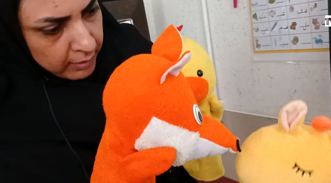 تلفیق آموزش حروف الفبا همراه با  گرامیداشت شهدای انقلاب در دبستان خورسندیان