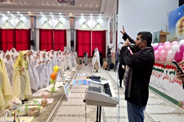 جشن تکلیف دانش‌آموزان دختر شهرستان بویراحمد