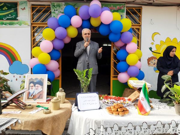 ورود شکوفه‌ها به مدارس در عباس آباد 