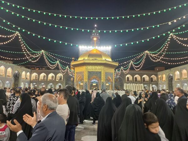 سیل عظیم زائران و مجاوران حرم امام رضا (ع) در شب ولادت یازدهمین امام شیعیان
