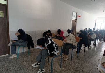 تلاش دانش‌آموزان مدرسه حاج علیداد معین 2 برای موفقیت در امتحانات