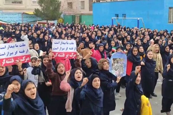 از کلاس درس تا شکوه انقلاب؛ شور دانش آموزی،  شور فجر