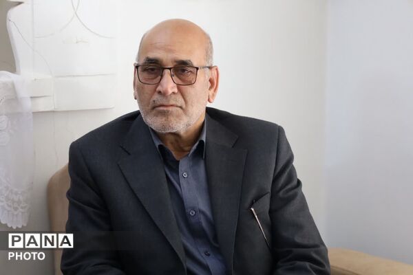 دیدار مسئولین با خانواده ی شهیده فاطمه موحدان