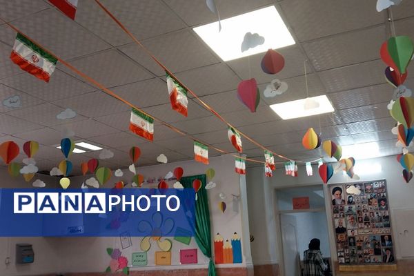 جشن دهه فجر و اعیاد شعبانیه در مدارس ناحیه دو شهرری 