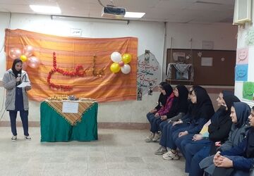 گرامیداشت روز پدر توسط دانش‌آموزان در منطقه بیرانشهر