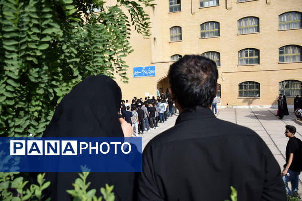 رقابت داوطلبان کنکور رشته تجربی در دانشگاه قم