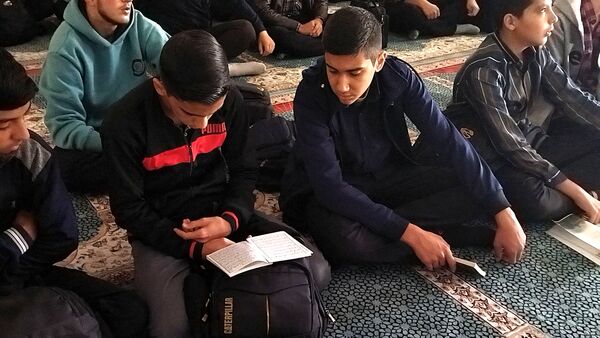 زیارت عاشورا  با یاد شهدای غزه در دبیرستان شاهد ابوذر غفاری 