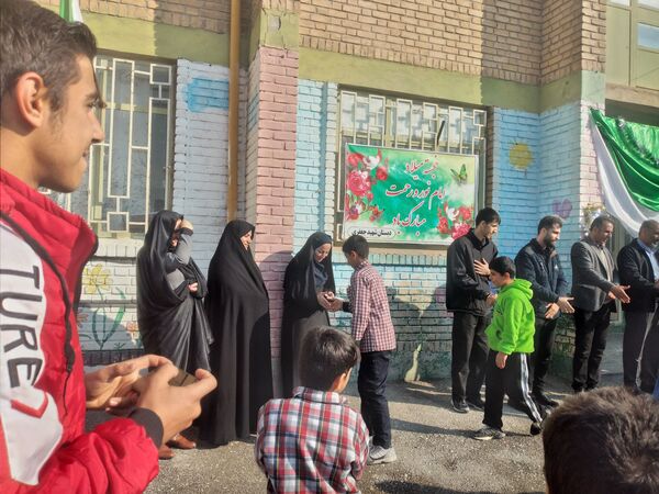 جشن میلاد امام علی(ع) و روز پدر در مدارس شهرستان سیروان 