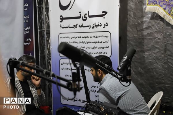 حضور پررنگ اداره آموزش و پرورش در راهپیمایی میدان انقلاب