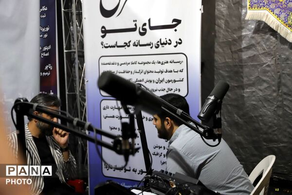 حضور پررنگ اداره آموزش و پرورش در راهپیمایی میدان انقلاب