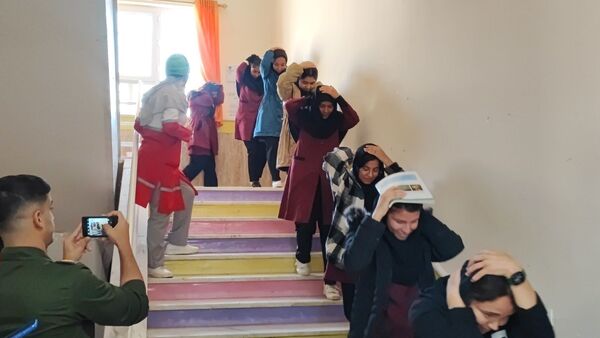 مراسم گرامیداشت هفته پدافند غیرعامل در دبیرستان عشایری شبانه‌روزی نسیبه