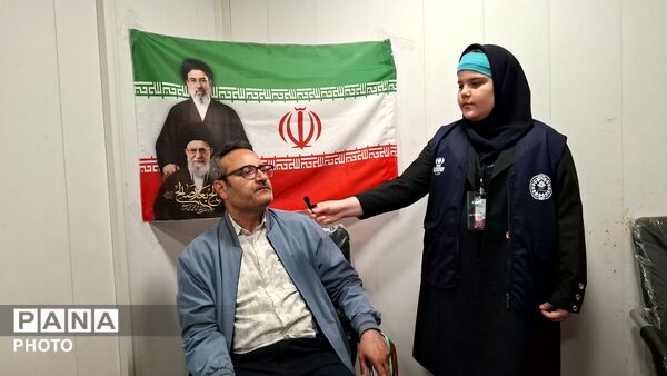 پویش «با هم قوی‌تر شویم»  در میدان ۱۵ خرداد