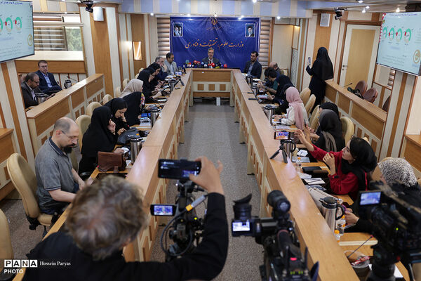 نشست خبری معاون آموزشی وزیر علوم، تحقیقات و فناوری