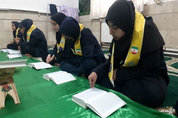 محفل انس با قرآن کریم در دبیرستان شهید مجید دهنوی نیشابور