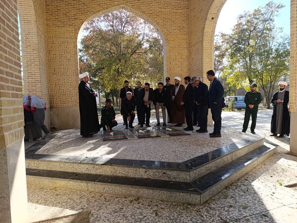 غبار روبی مزار شهدای گمنام شهرستان سلطانیه 