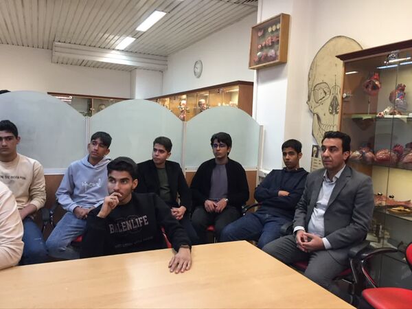 بازدید دانش آموزان دبیرستان نمونه آیت‌الله خامنه‌ای از دانشکده پزشکی دانشگاه فردوسی مشهد