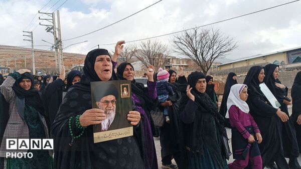 اجتماع عظیم مردم ولایتمدار شهرستان مارگون در پی شهادت آیت الله العظمی امام خامنه‌ای 