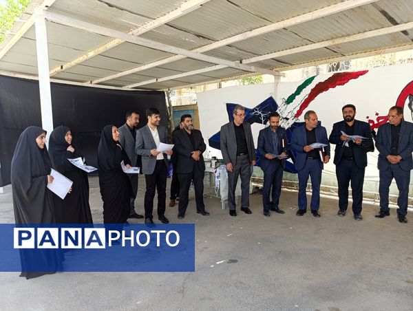 قدردانی از دانش‌آموزان فعال در نمایشگاه نقاشی حماسه حسینی 