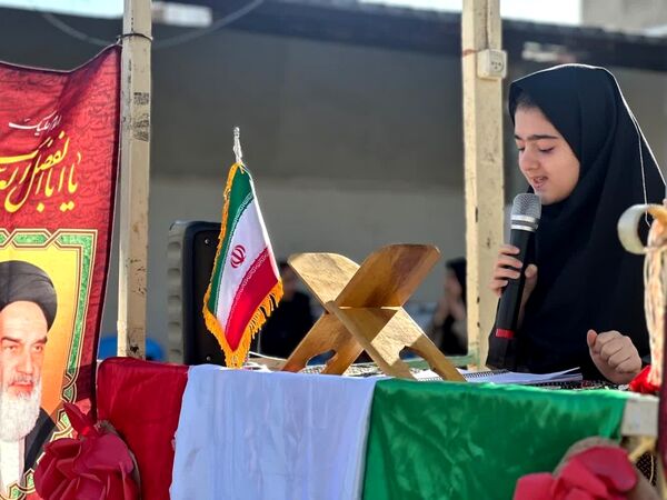 نواختن زنگ انقلاب در دبیرستان هیأت‌امنایی طه