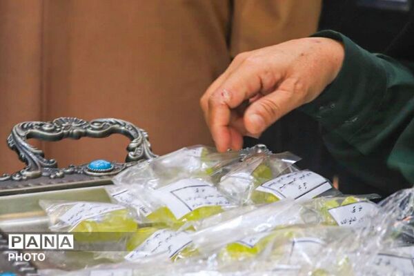 غبارروبی و عطرافشانی آستان مقدس امامزاده عمادالدین علیه السلام 