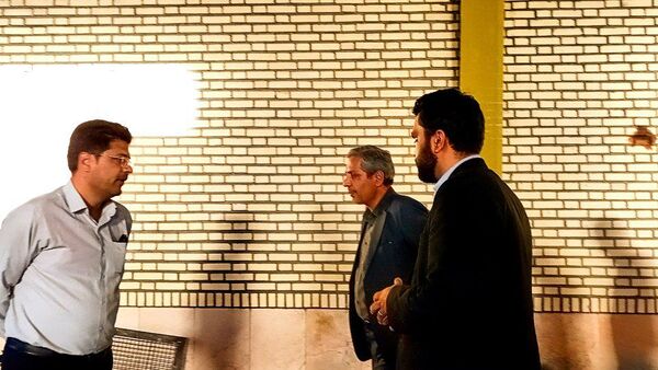 فرماندار کاشمر از سالن و چمن مصنوعی روستای قوژد بازدید کرد