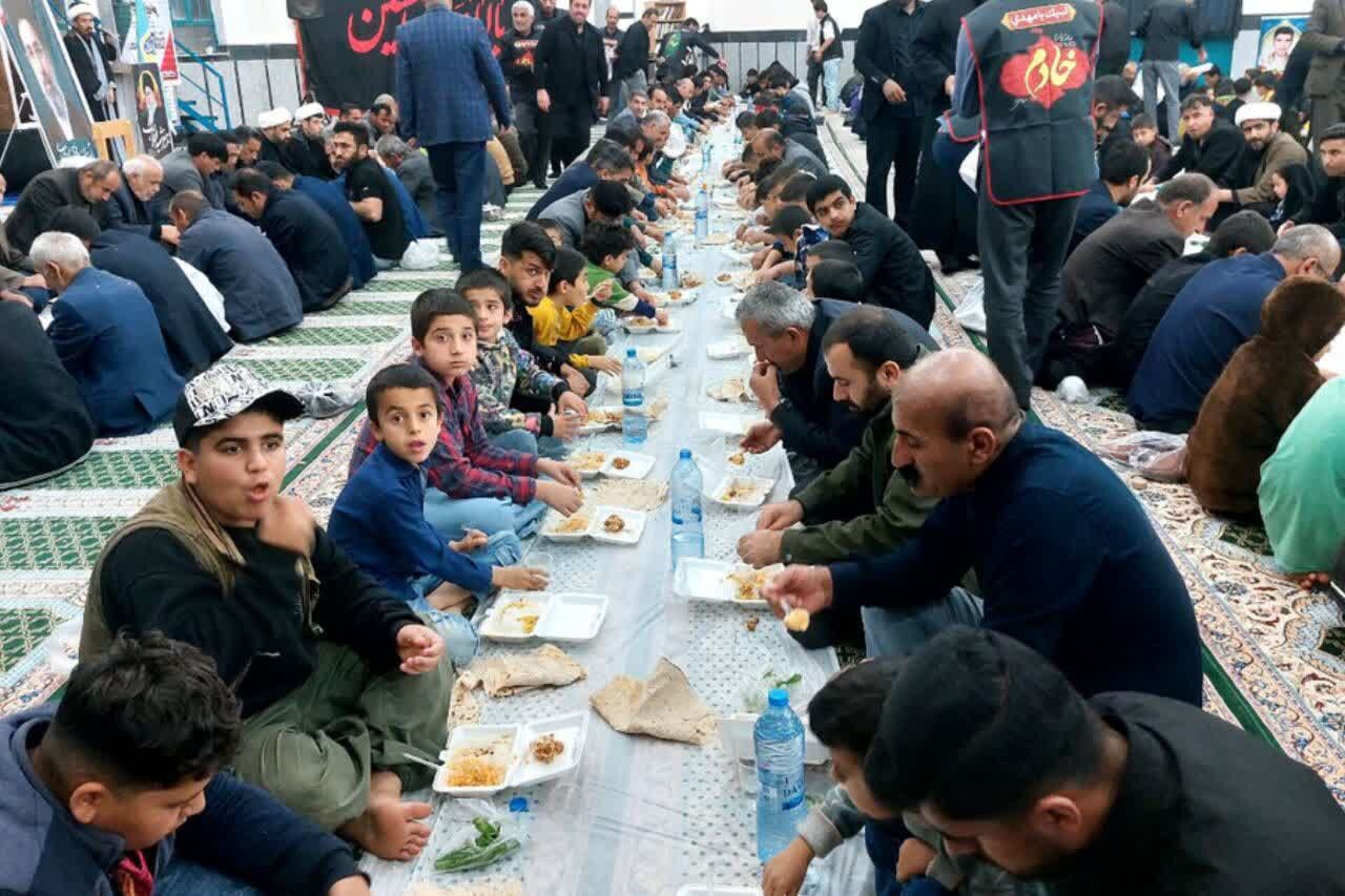 سفره افطاری ۲ هزار نفری در قلعه رئیسی