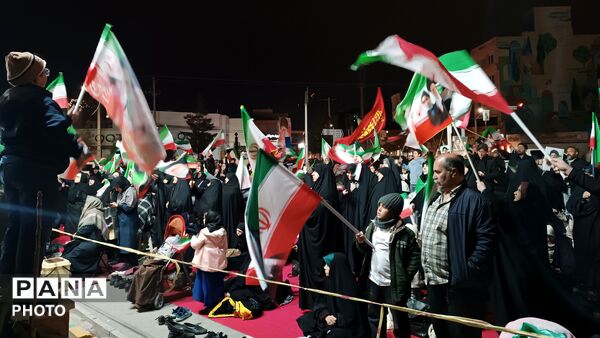 اجتماع مردم هنگام تحویل سال در چهارراه ورزش مشهد