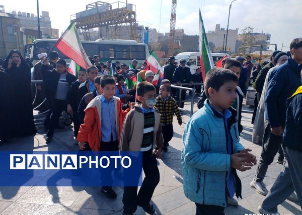 راهپیمایی ۱۳ آبان در میدان شهدا مشهد