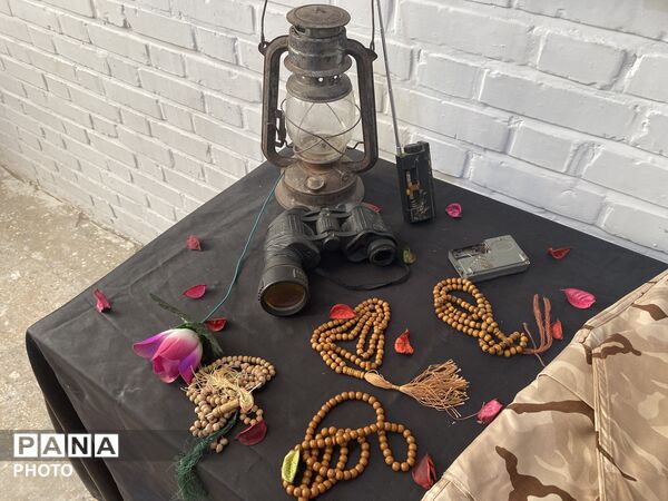 گشایش نمایشگاه مدرسه انقلاب در هنرستان عالمه باخرز