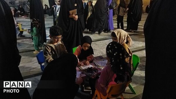 غرفه دهه نودی ها هر شب پرشور تر از قبل در نیشابور