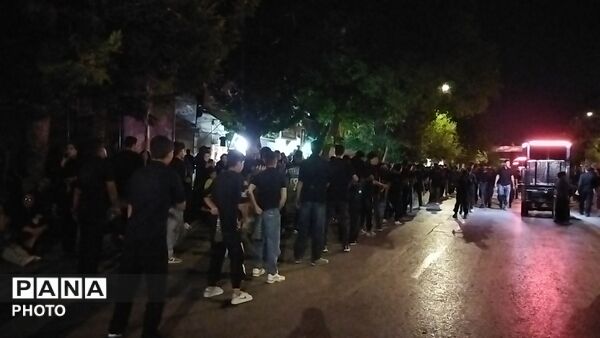 گذری بر فعالیت هیئت جوانان باب الحوائج در شب عاشورا 