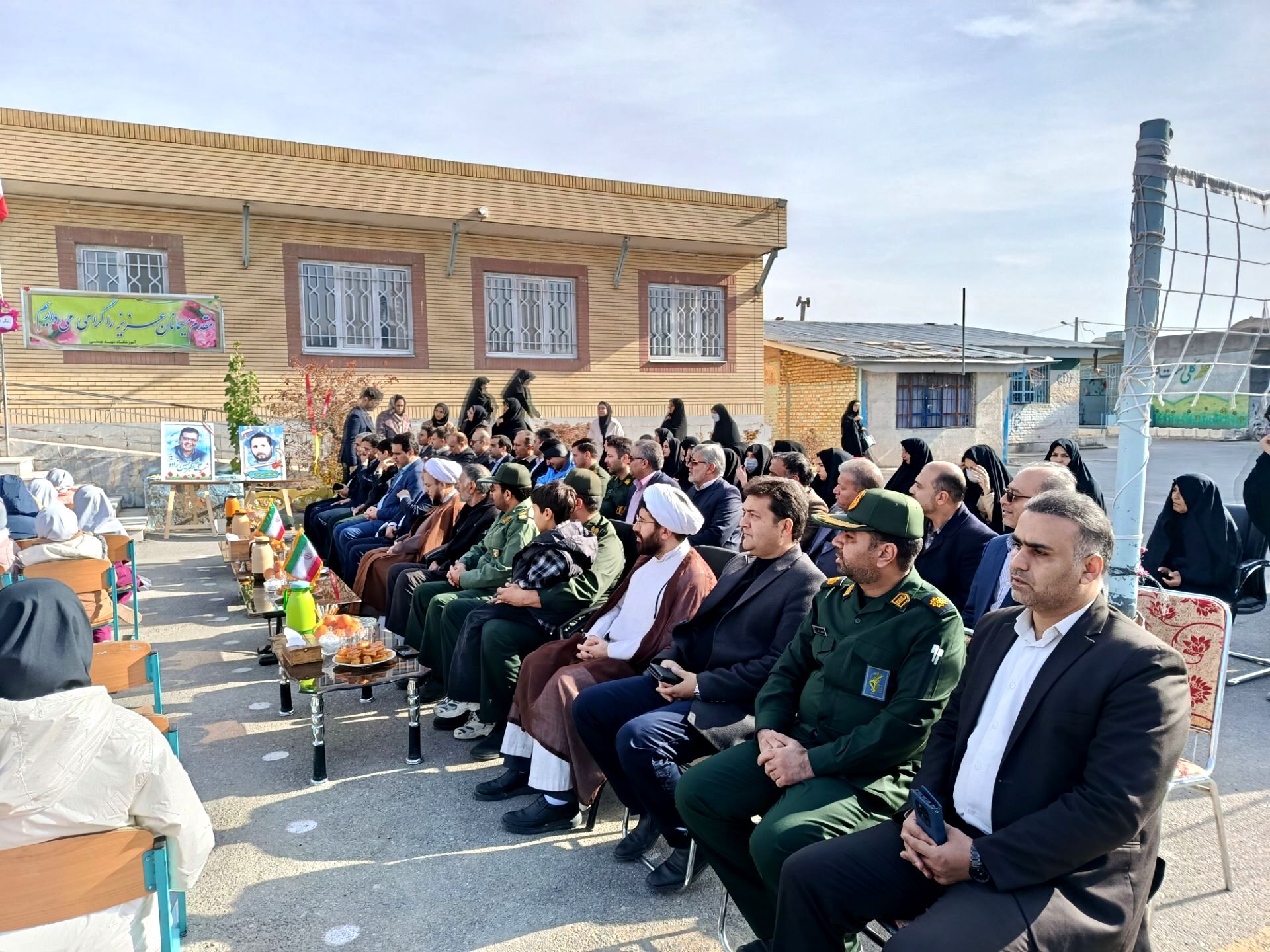 جشن انقلاب در مدرسه شهید بهمنی خلیل آباد