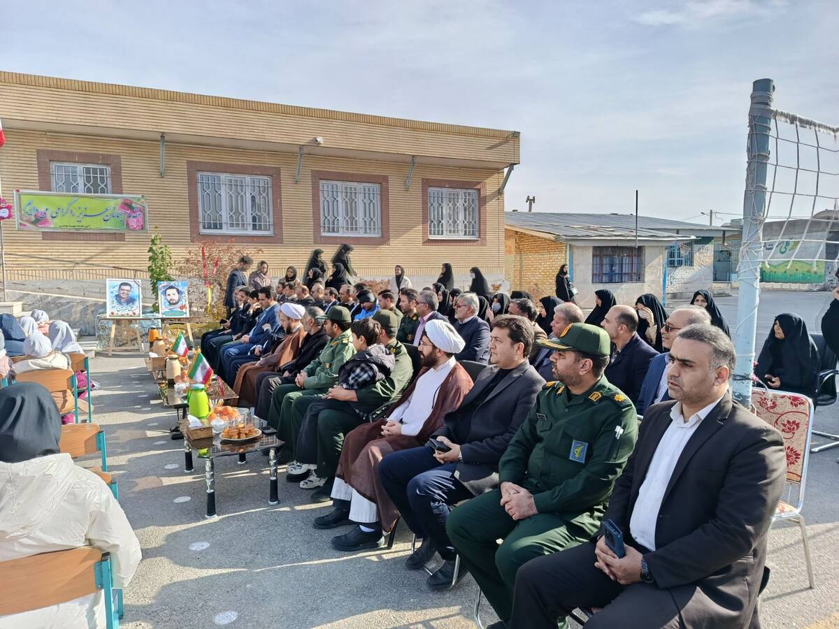 جشن انقلاب در مدرسه شهید بهمنی خلیل آباد