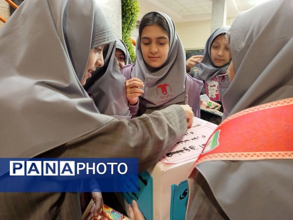 هیجان انتخابات شورای دانش‌آموزی در دبیرستان مصلی نژاد حضرت زینب