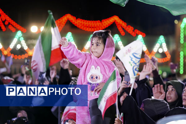 همخوانی سرود «سلام یا مهدی» با حضور ابوذر روحی در مسجد جمکران