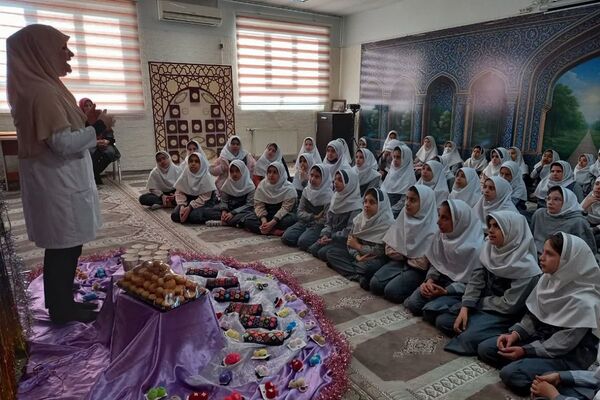 جشن بلوغ در دبستان شاهد فاطمه زهرا (س)