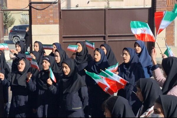 گلبانگ زنگ انقلاب در دبیرستان هجرانی پردیس