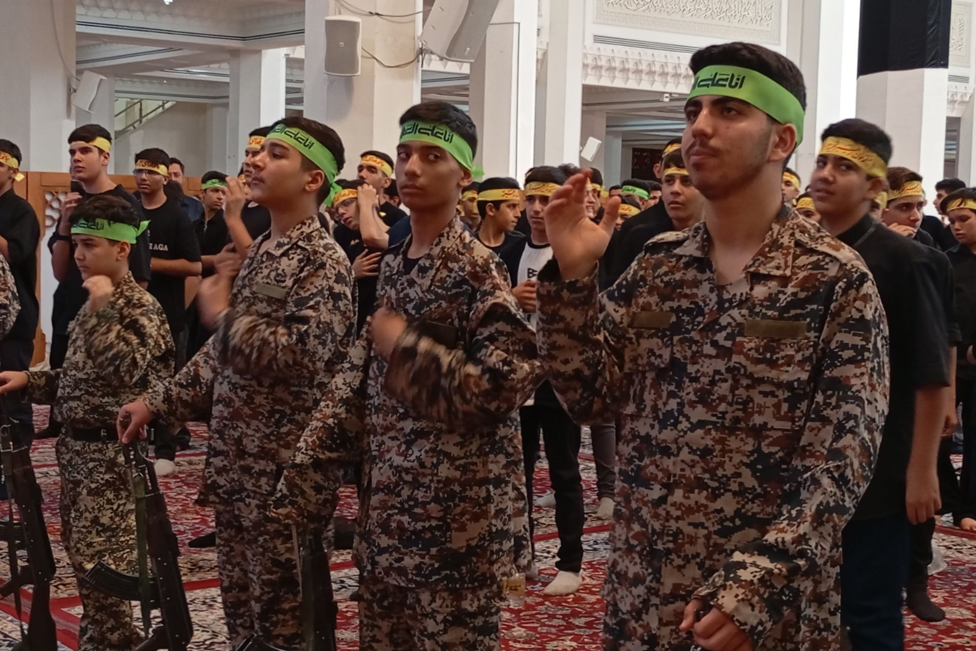 نوجوانان عاشورایی در حرم شاهچراغ(ع) - 2
