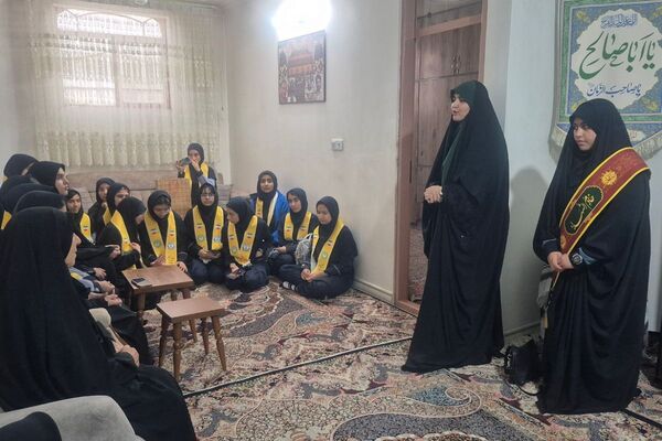 دیدار دانش آموزان فرزانگان با خانواده شهید صفری علمدار