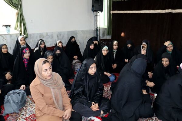 اعزام دانش‌آموزان دختر گلپایگانی به اردوی راهیان نور 