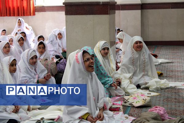 آیین جشن تکلیف دانش‌آموزان دختر شهرستان پردیس در فضایی معنوی و باشکوه