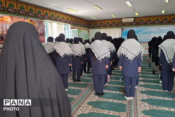 رزمایش رژه اقتدار در دبیرستان بنت الهدی بهارستان‌دو