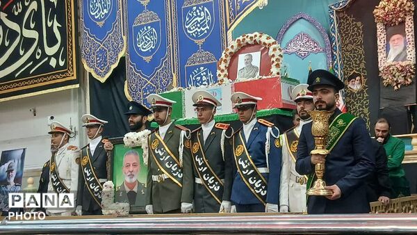 وداع با پیکر شهید امیر سرلشکر سید عبدالرحیم موسوی در حرم بانوی کرامت