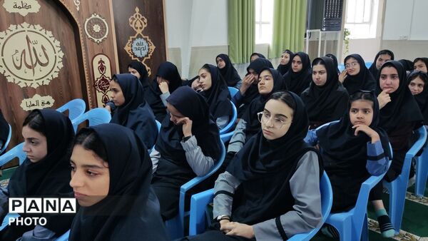 روایتگری دفاع مقدس در مدرسه امام حسین (ع) نیشابور 