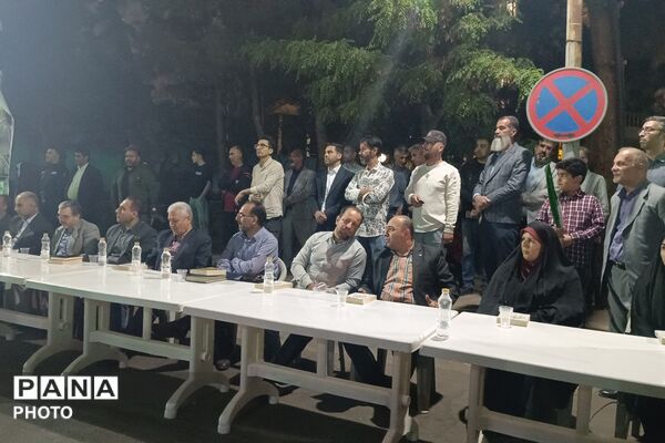 از فروش کتاب تا بیعت با رهبری؛ روایت موکب خانه نخبگان شهرستان دماوند در تجمعات شبانه رودهن