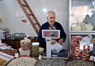 گفت‌وگو با یکی از فروشندگان روستای بیدهند استان قم