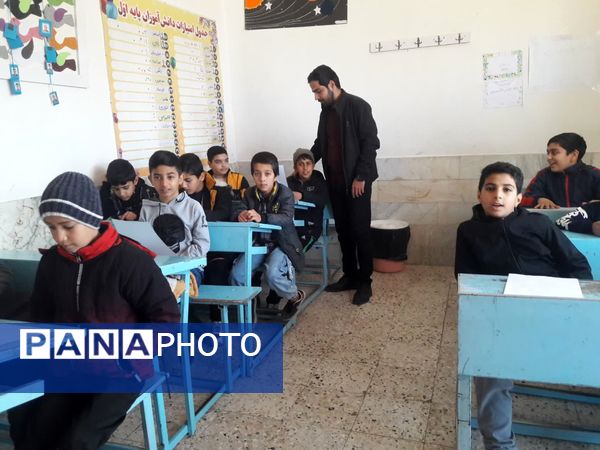 برگزاری جلسات تمرین سرود همگانی به‌مناسبت عید مبعث در آموزشگاه شهید پسندیده فدافن